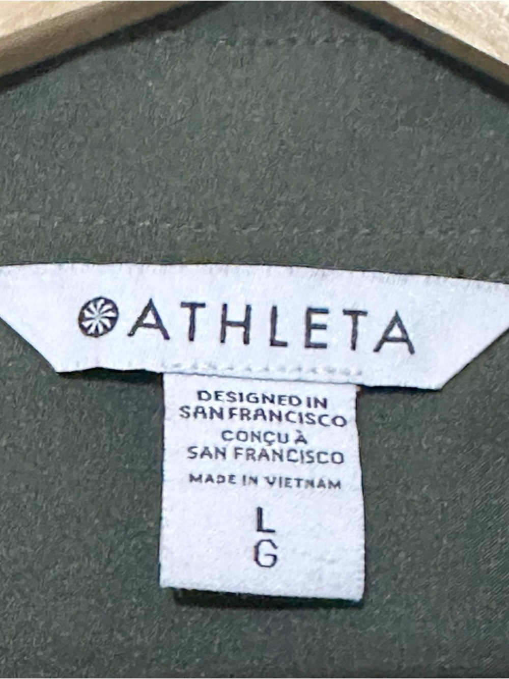 Athleta Cropped Stretch Tech Top Aspen Olive Green Button Down Shirt Large - Picture 4 of 5